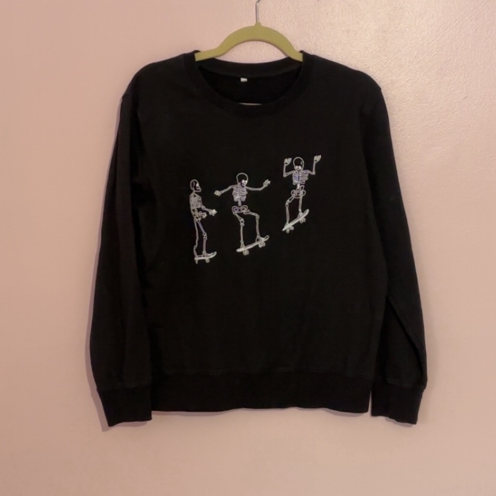 Skateboarding Skelton Graphic Tee